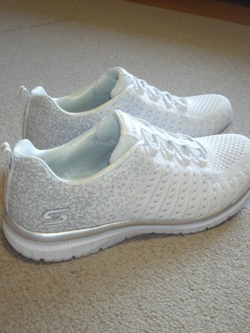 Sketchers Memory Foam Virtue Lucent Women's Shoes-White/Silver Size 8